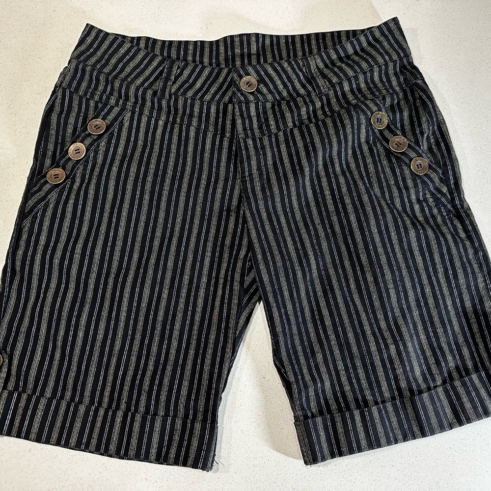 Striped Black and Gray Women's Shorts size 1XL.
